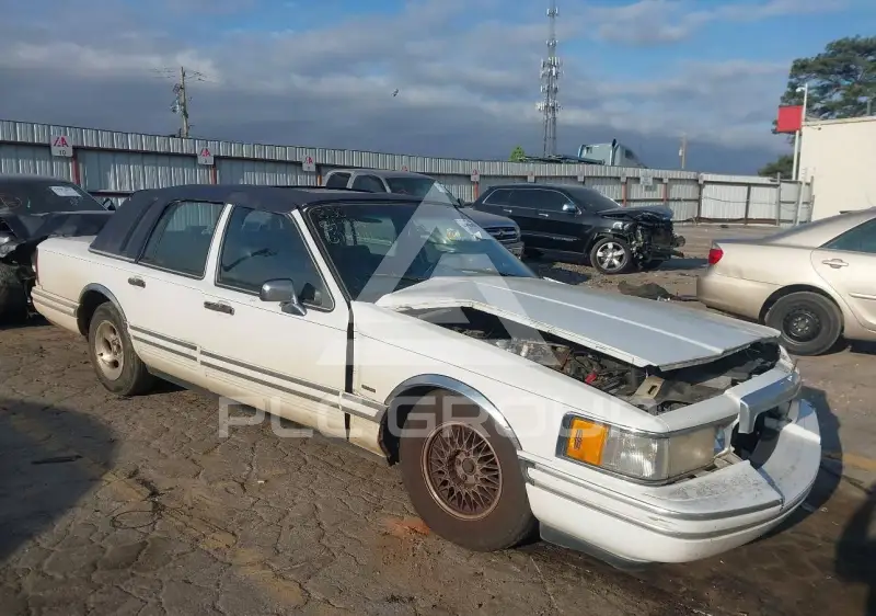 1993 Lincoln Town photo