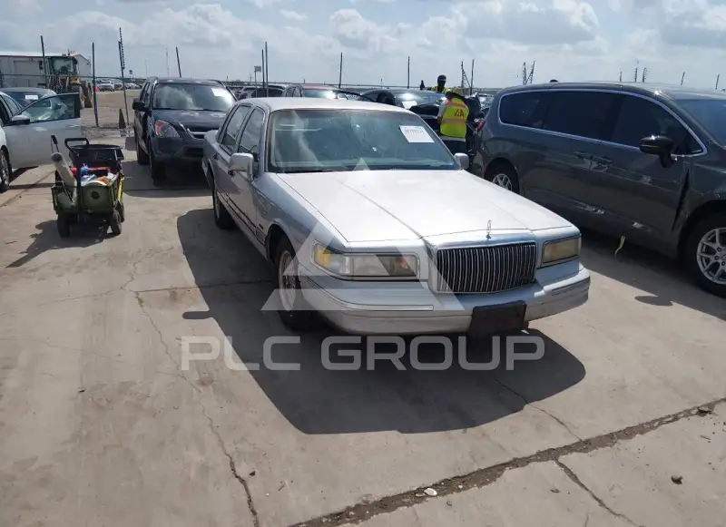 1995 Lincoln Town фото