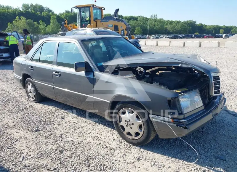 1995 Mercedes Benz E-Class photo