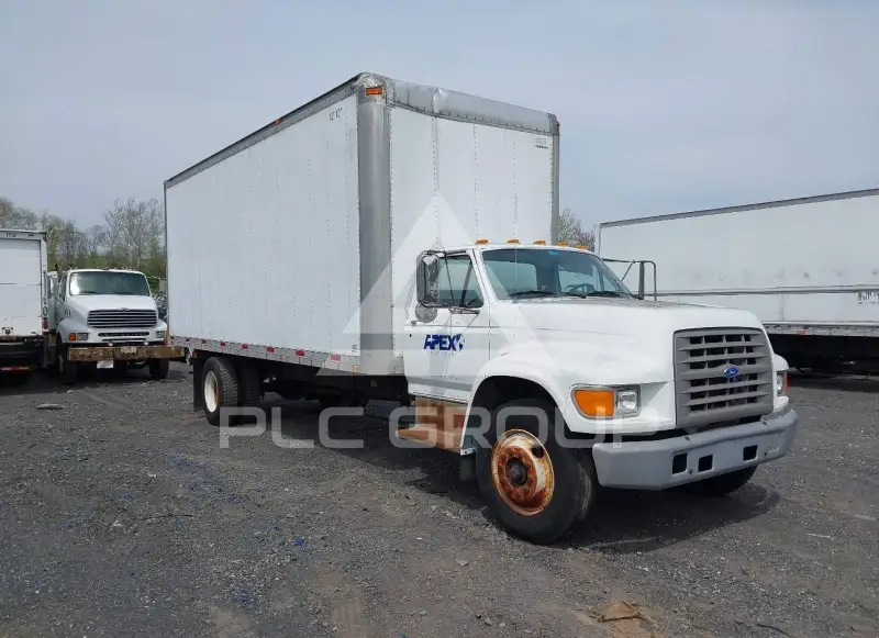 1995 Ford F-700 photo