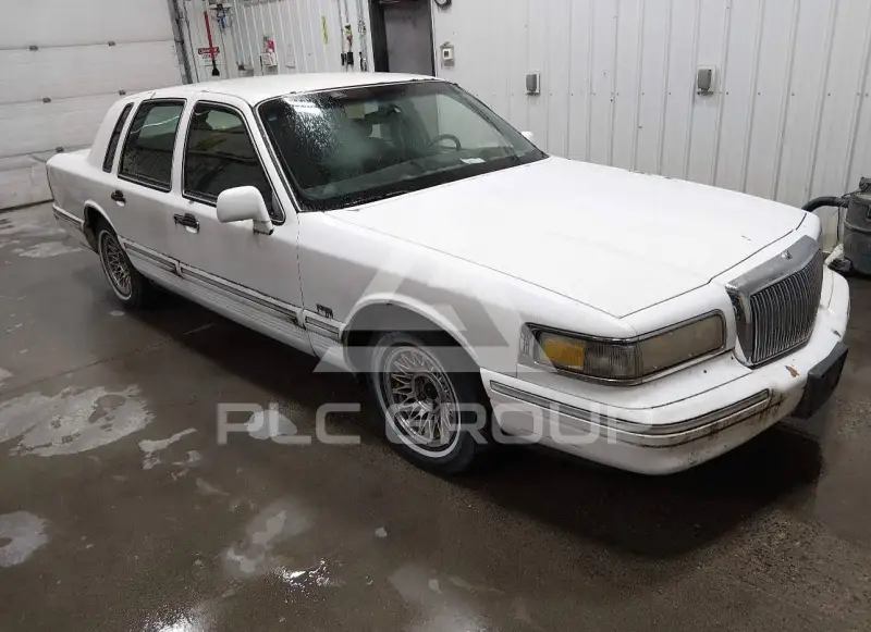 1996 Lincoln Town фото