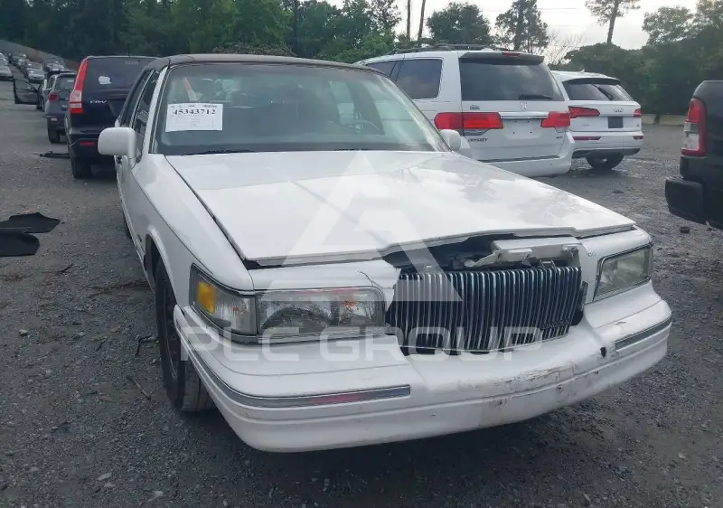 1996 Lincoln Town photo
