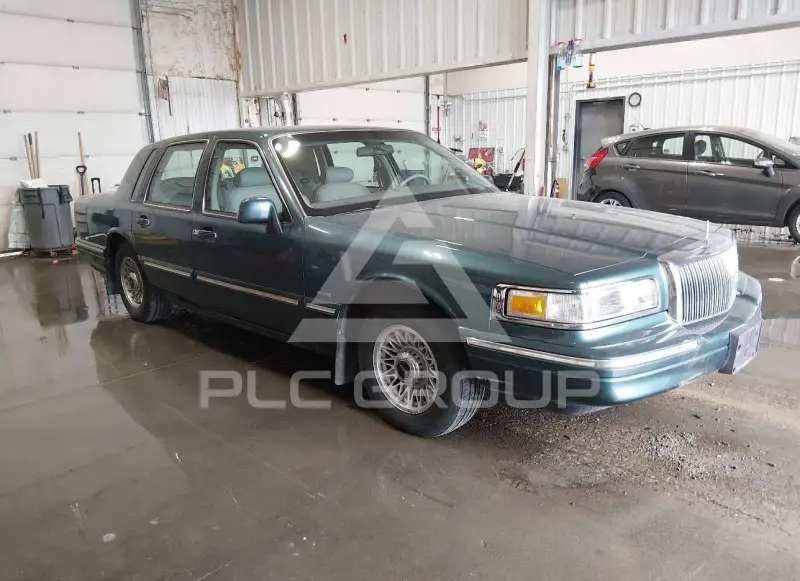 1996 Lincoln Town фото