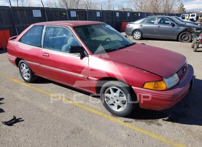 1996 Ford ESCORT photo