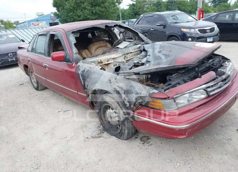 1997 Ford CROWN фото