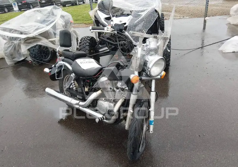 1999 Honda VT750 фото