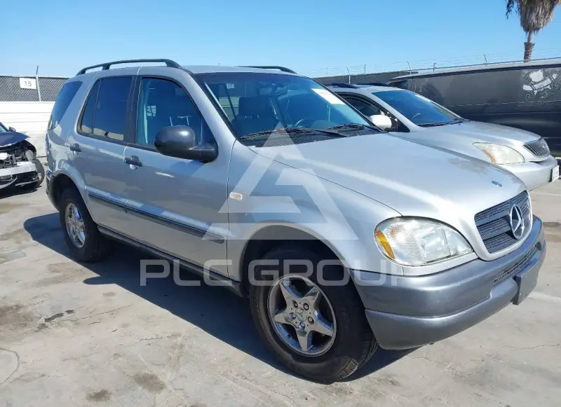 1999 Mercedes Benz ML 320 photo
