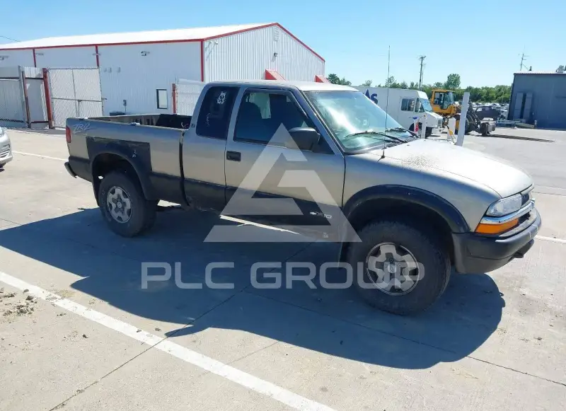 2000 Chevrolet S10 photo