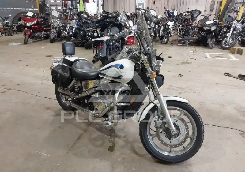 2000 Honda VT1100 фото