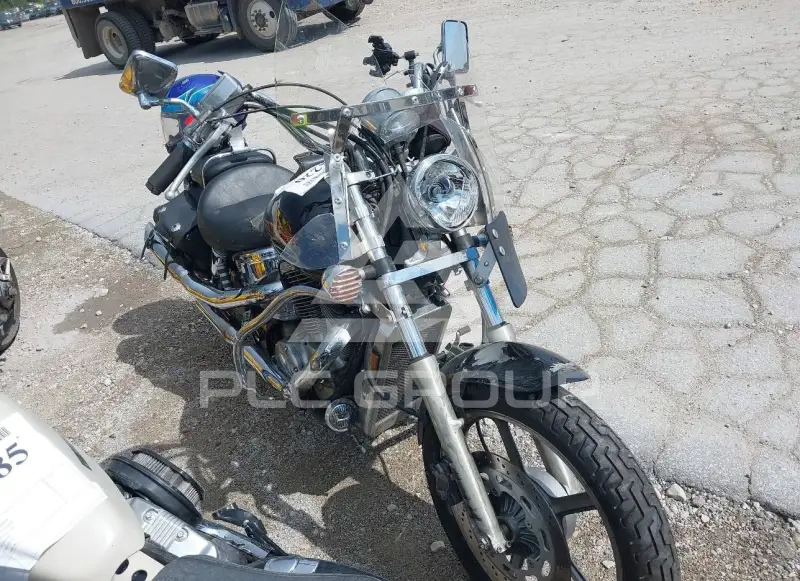 2000 Honda VT1100 photo