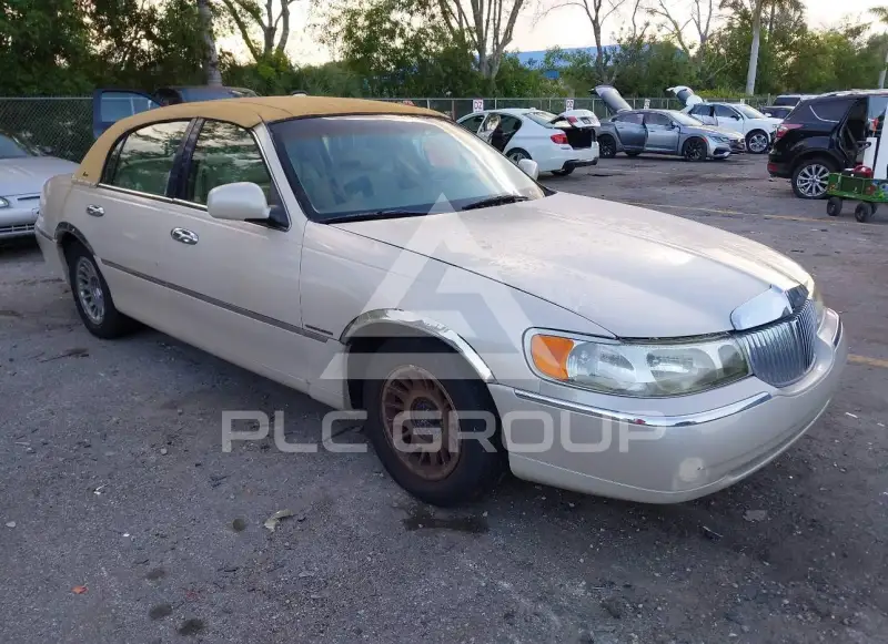 2000 Lincoln Town photo