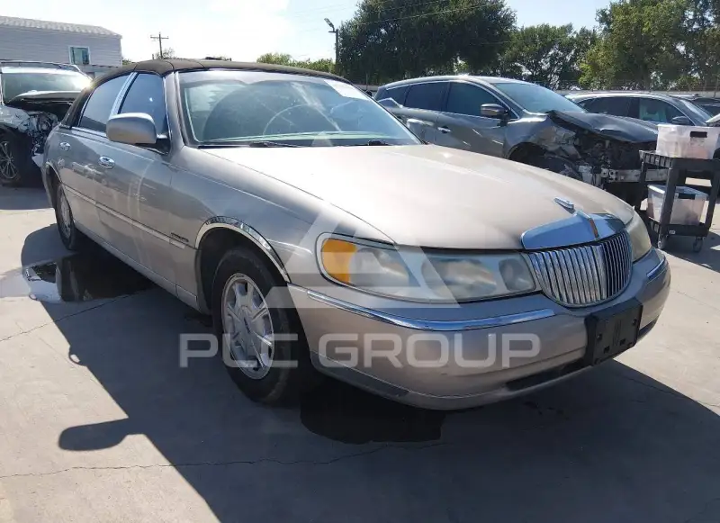 2000 Lincoln Town фото