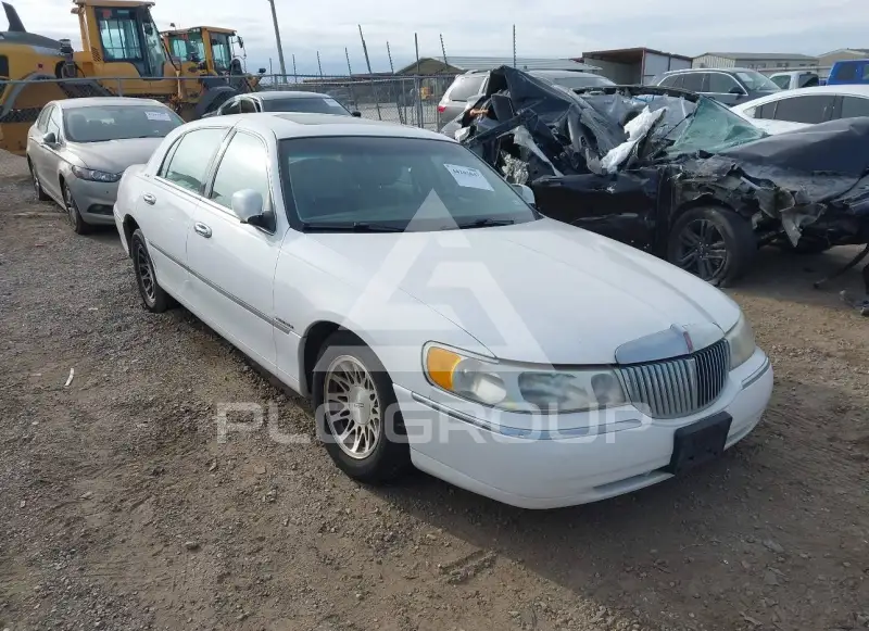 2000 Lincoln Town фото