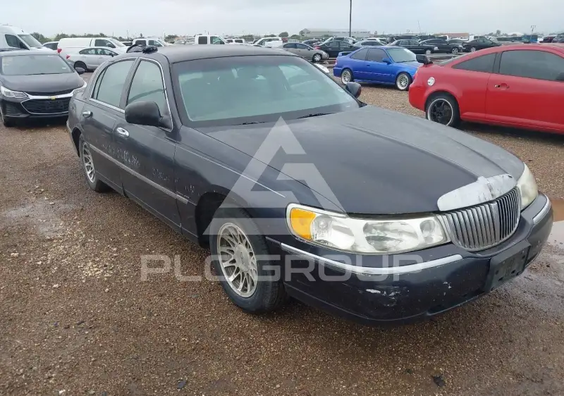 2000 Lincoln Town photo