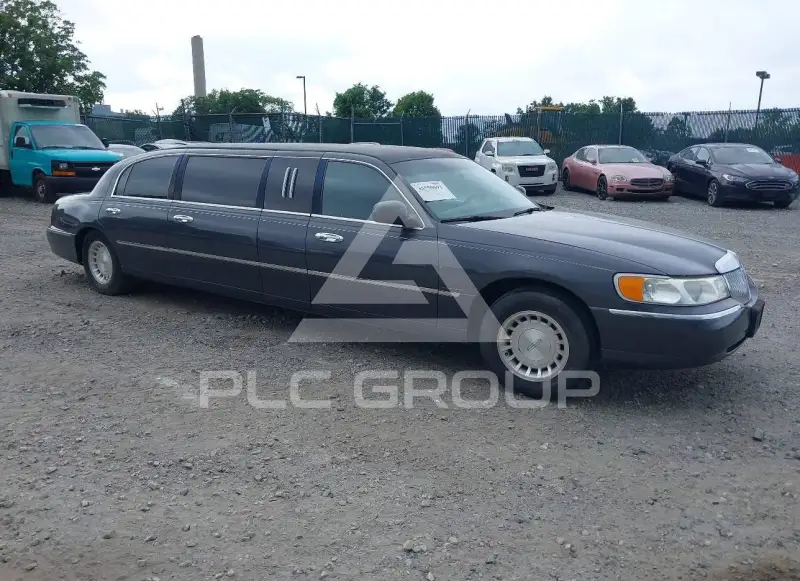 2000 Lincoln Town фото