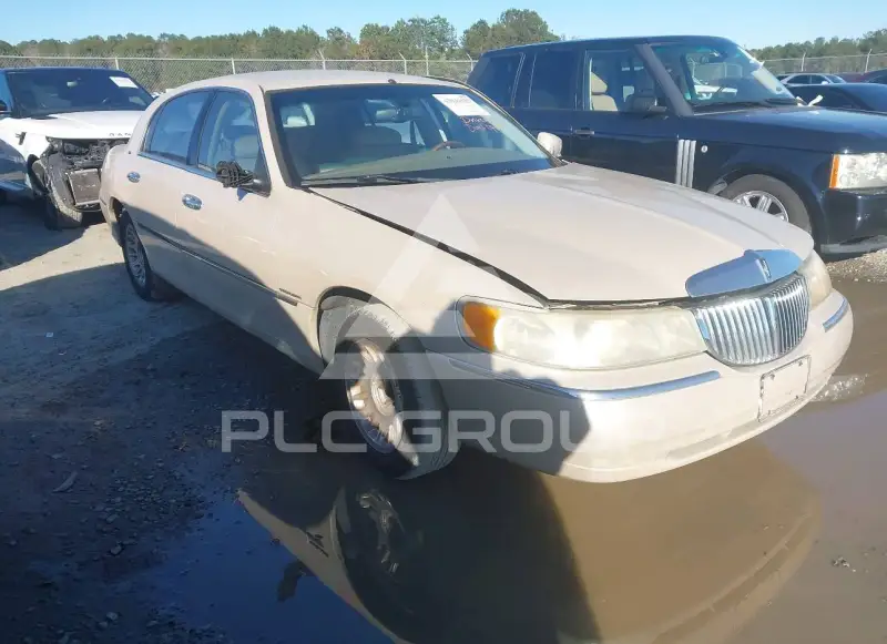 2000 Lincoln Town фото