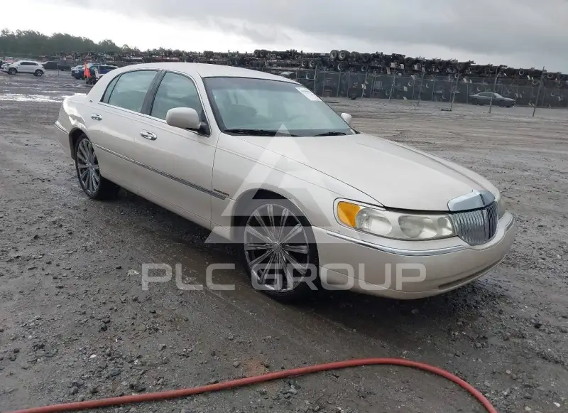 2000 Lincoln Town фото