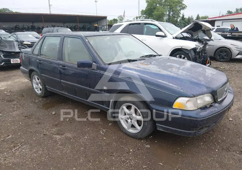 2000 Volvo S70 photo