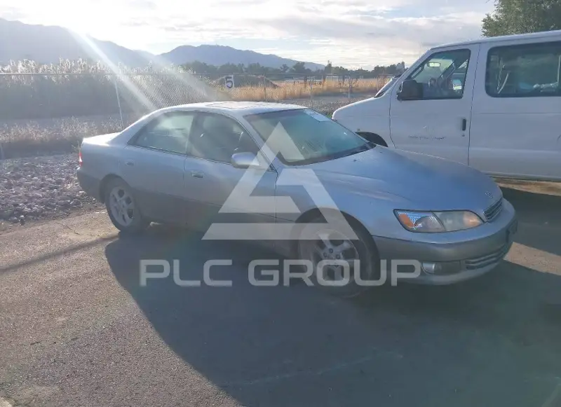 2000 Lexus ES300 photo