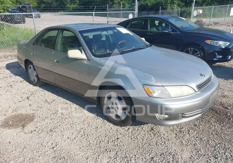 2000 Lexus ES300 photo