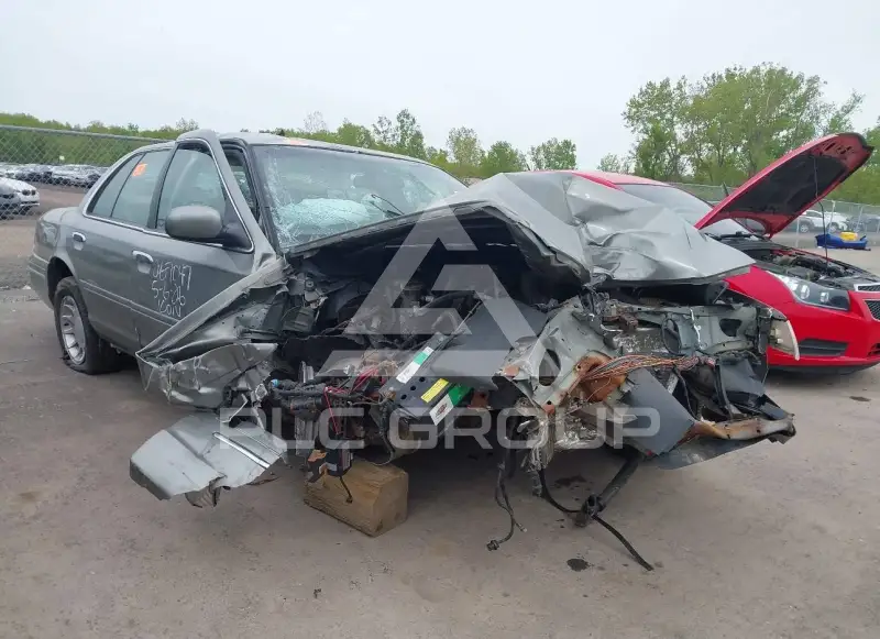 2000 Ford CROWN photo