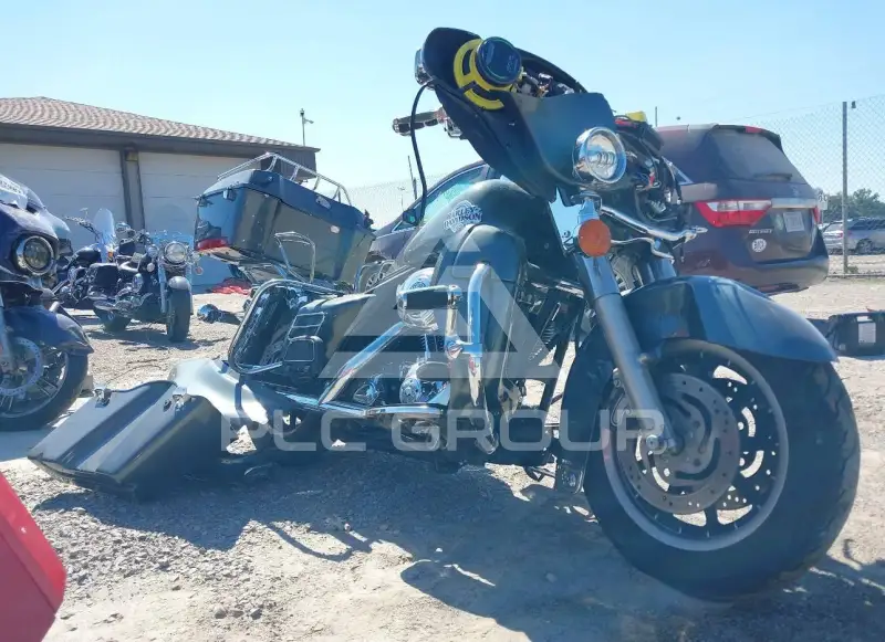 2001 Harley-Davidson FLHT photo