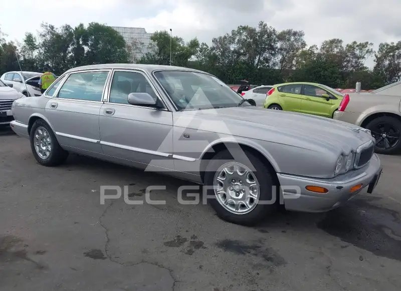 2001 Jaguar XJ photo