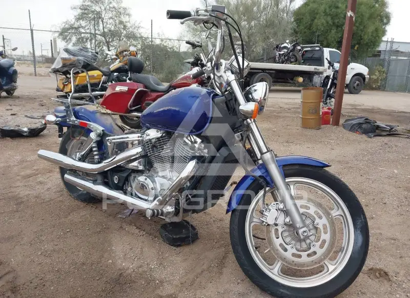 2001 Honda VT1100 фото