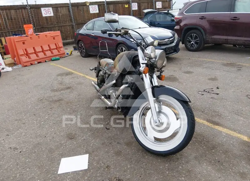 2001 Honda VT1100 photo