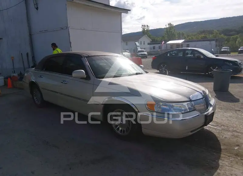 2001 Lincoln Town фото