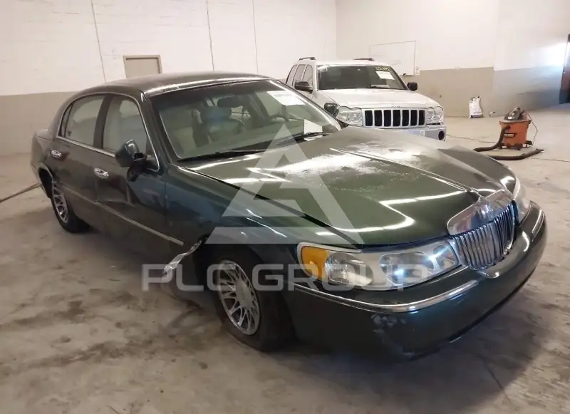 2001 Lincoln Town фото