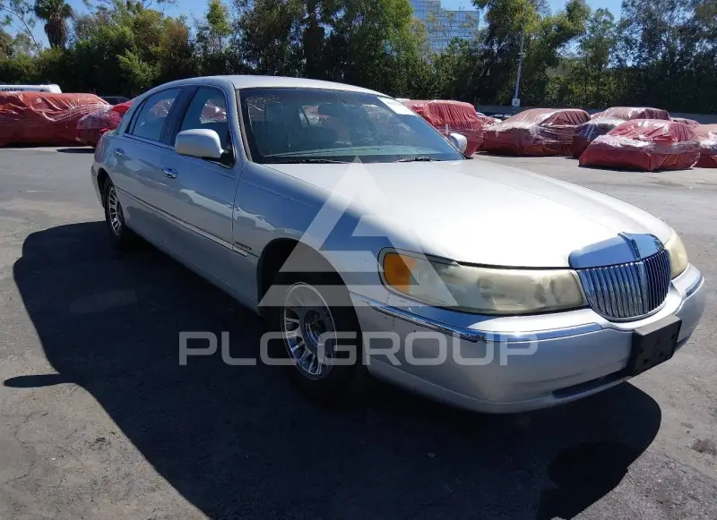 2001 Lincoln Town фото