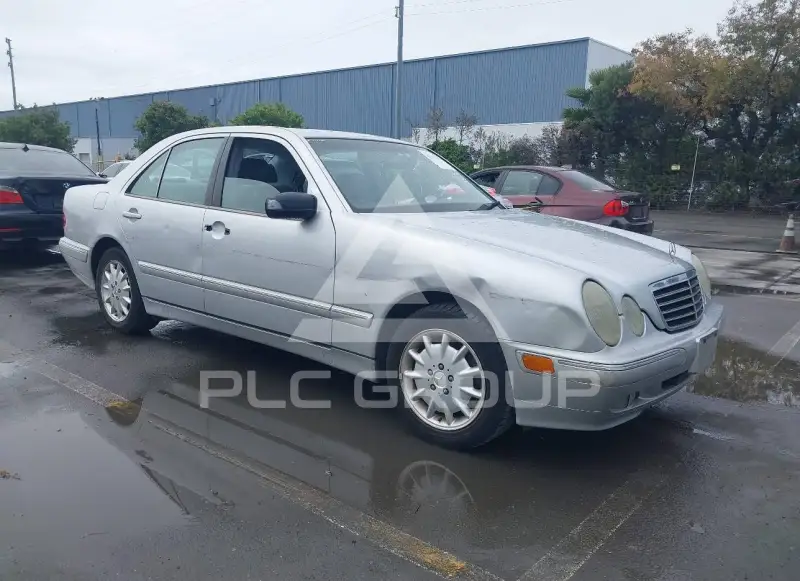 2001 Mercedes Benz E 320 фото