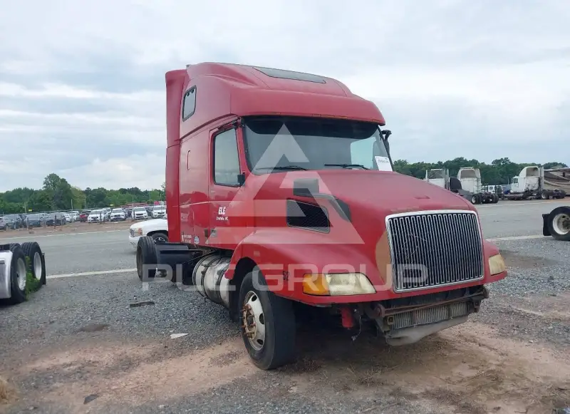 2001 Volvo VNL фото