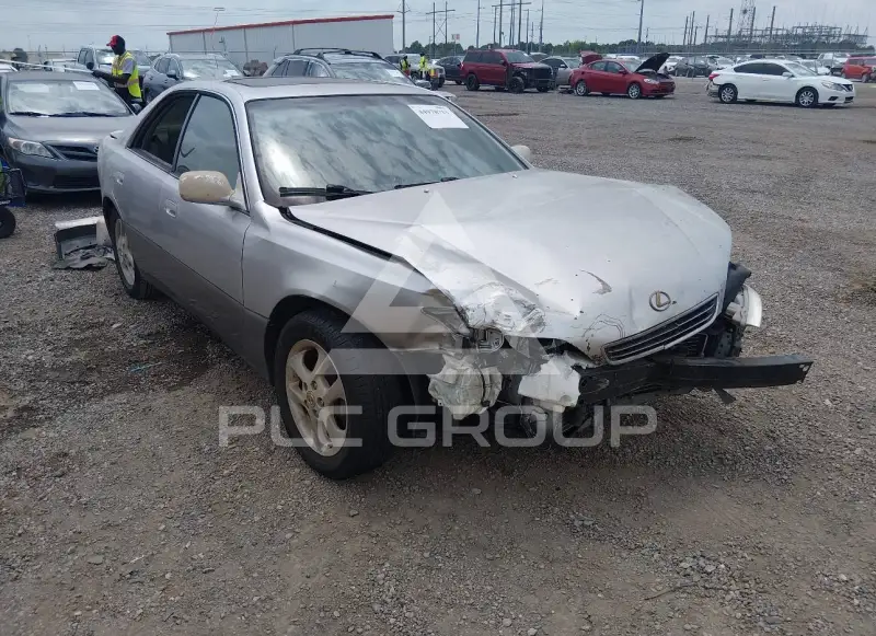 2001 Lexus ES300 photo