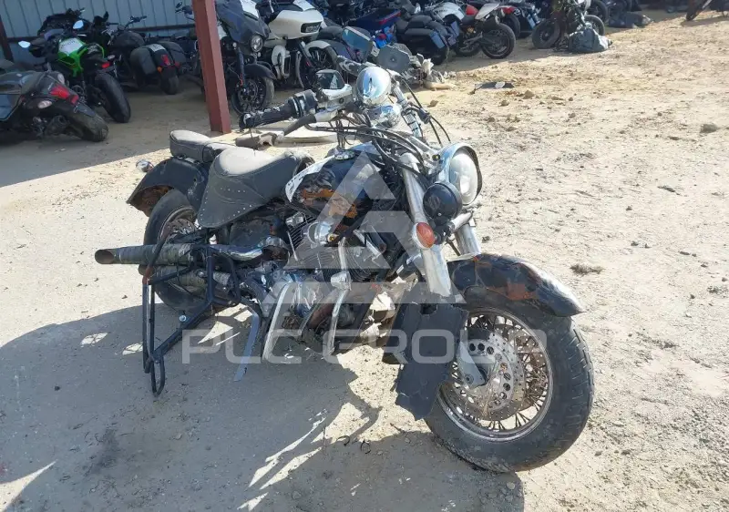 2001 Yamaha XVS1100 photo