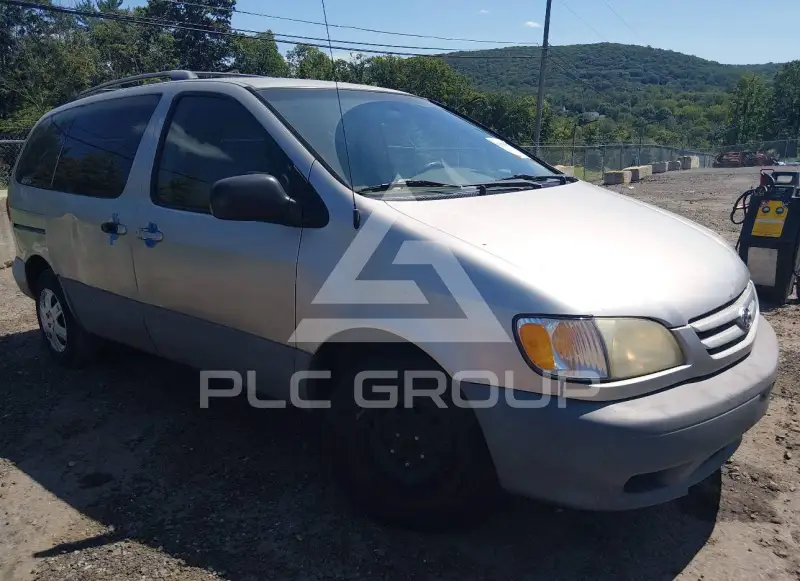 2001 Toyota SIENNA photo