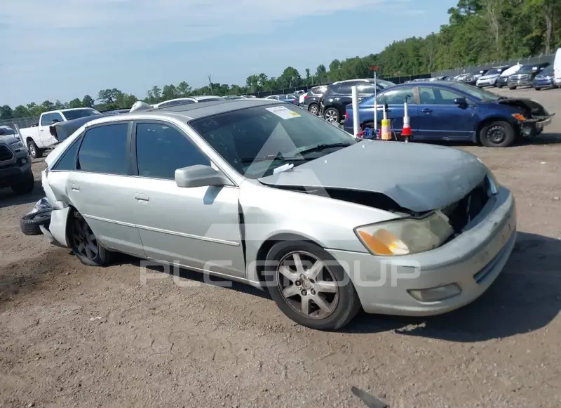 2001 Toyota AVALON photo