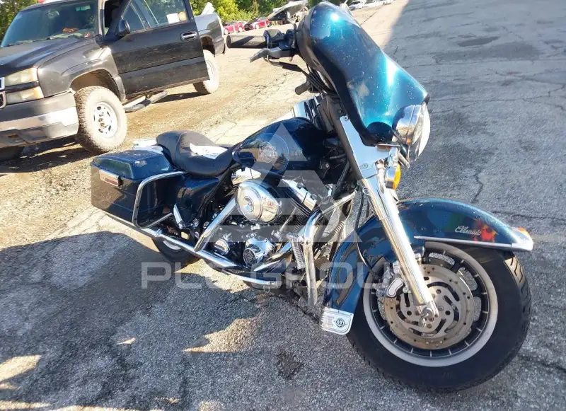 2002 Harley-Davidson FLHT photo