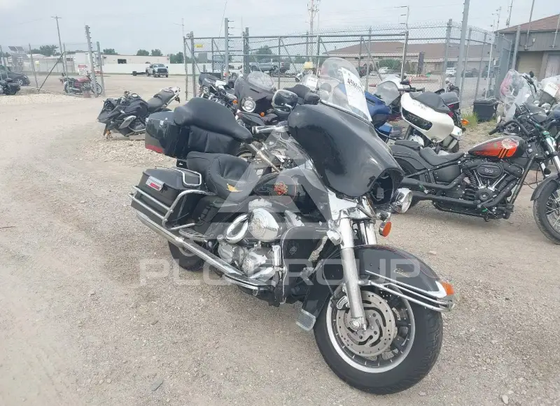 2002 Harley-Davidson FLHT photo