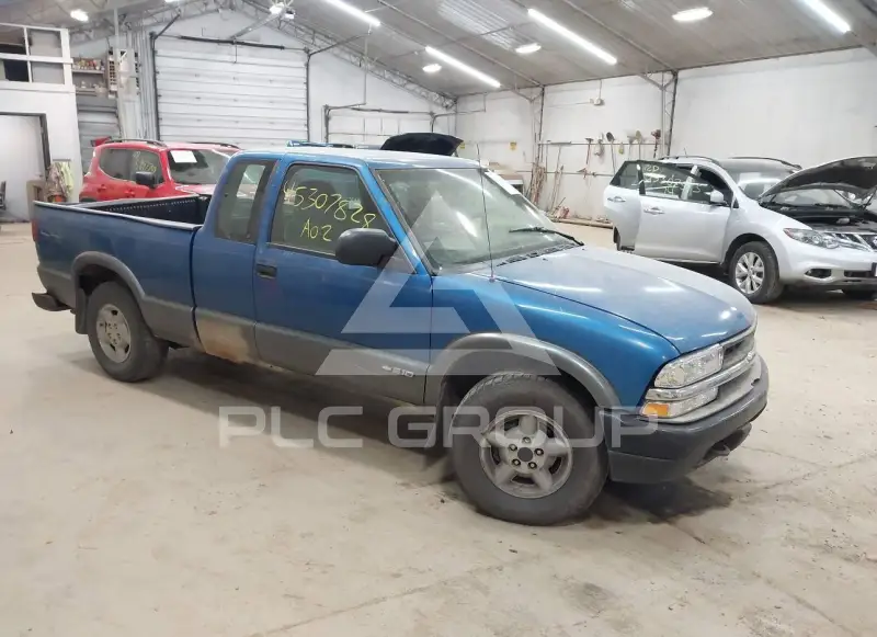 2002 Chevrolet S10 photo