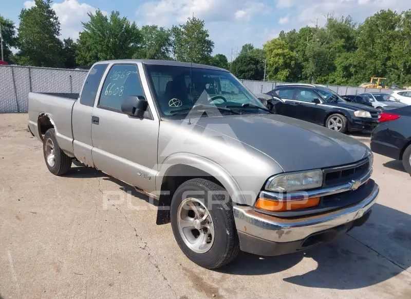 2002 Chevrolet S10 photo