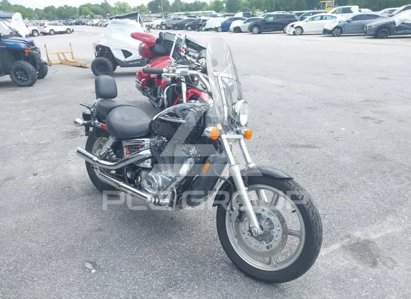 2002 Honda VT1100 photo