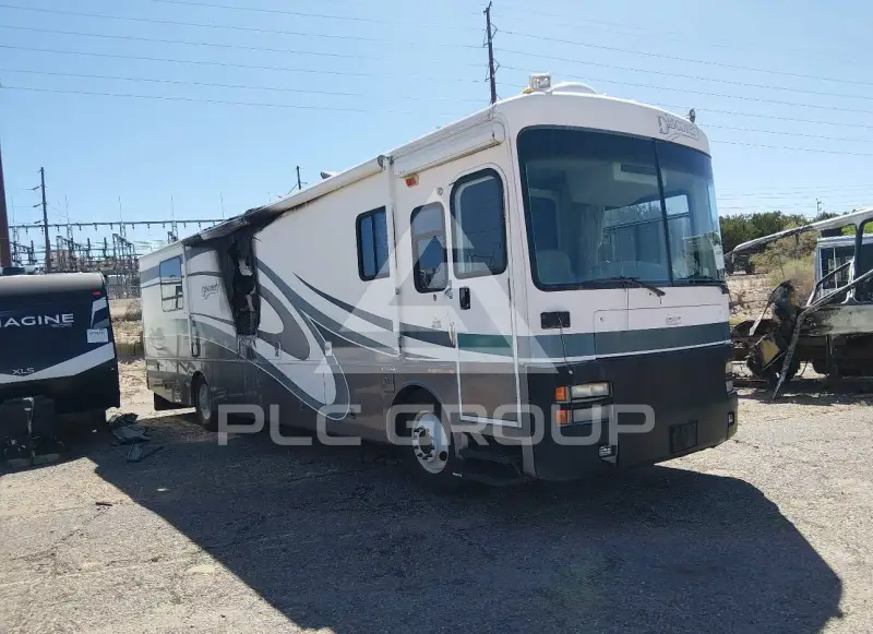 2002 Freightliner Chassis photo