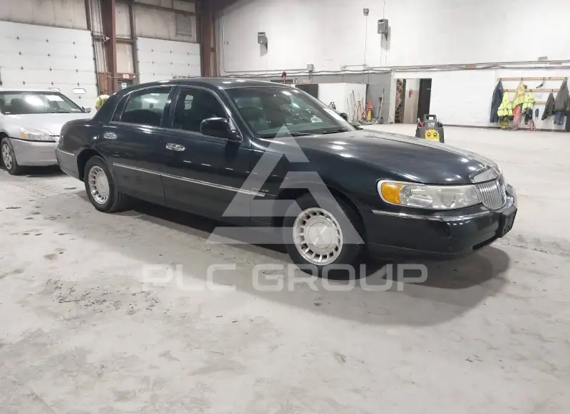 2002 Lincoln Town фото