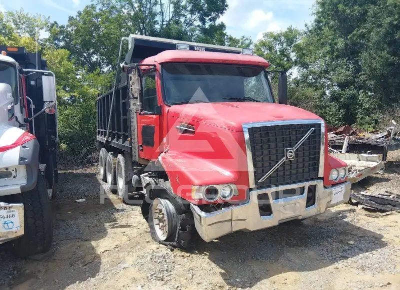 2002 Volvo VHD фото