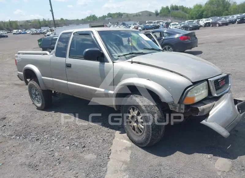 2002 GMC SONOMA photo