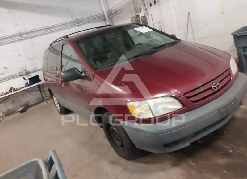2002 Toyota SIENNA photo