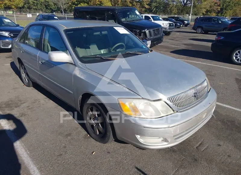 2002 Toyota AVALON фото