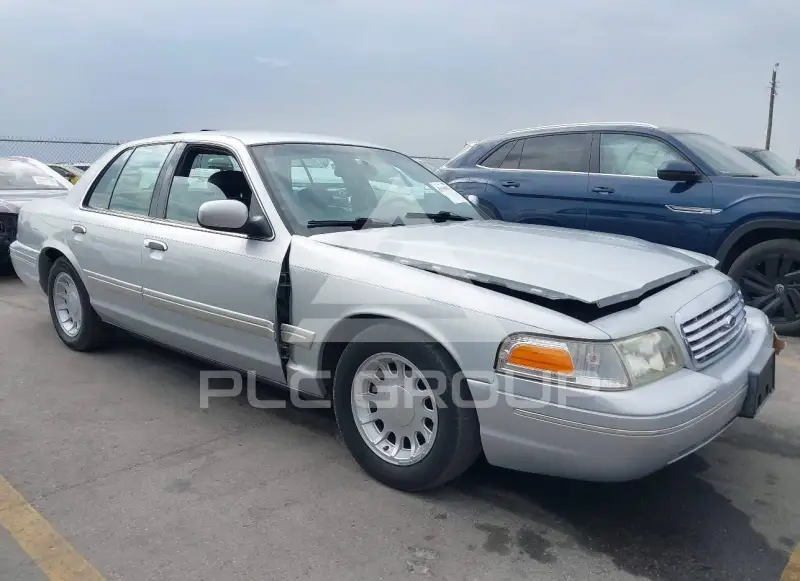 2002 Ford CROWN фото